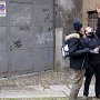 Mirabeaux ascolta le indicazioni di Alex